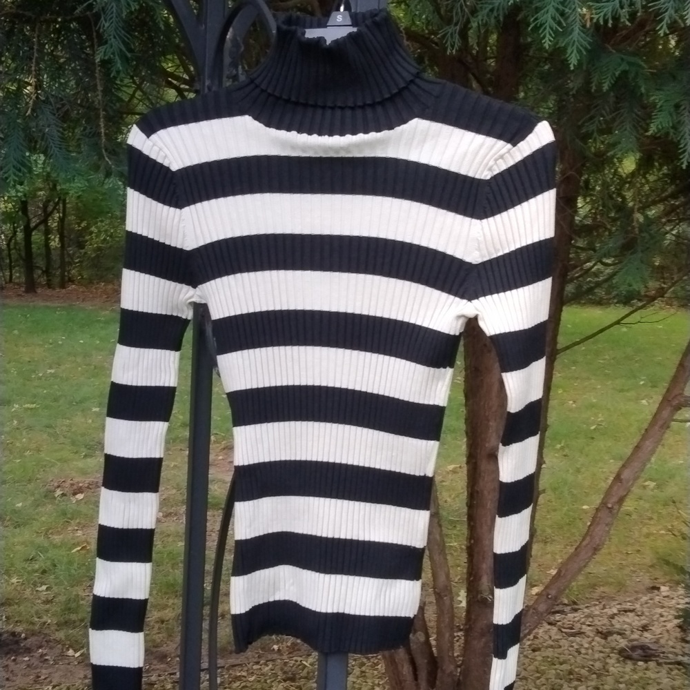 WHITE HOUSE BLACK MARKET 75% silk turtle neck size medium - Picture 6 of 8